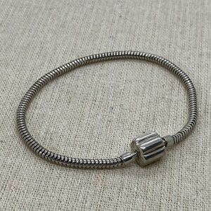 925 M Sterling Silver Snake Chain Bracelet w Flower Barrel Clasp